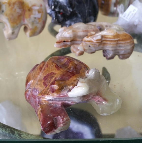 Onyx Little Frog Crystal! - Picture 3 of 3